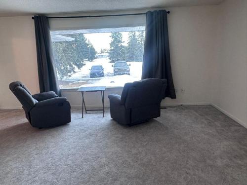 Jasper Place House | 4 Private rooms with built-in closet & desk