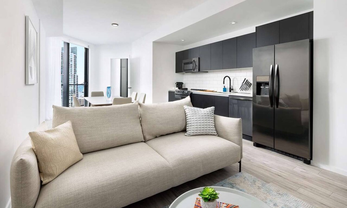 Downtown Miami Hotel | 4 Units, Ocean View One Bedroom Suite with King Bed at The Elser Hotel Miami