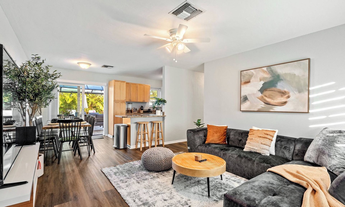 Westgate Villa | 4BR Bio Hackers Retreat - Sauna - Cold Plunge - Hot Tub - Pool - Down Town 5mins