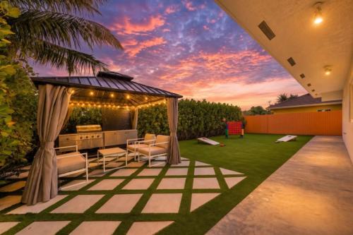 Miami Gardens House | 4BR Home Sleeps 14 BBQ and Outdoor Space
