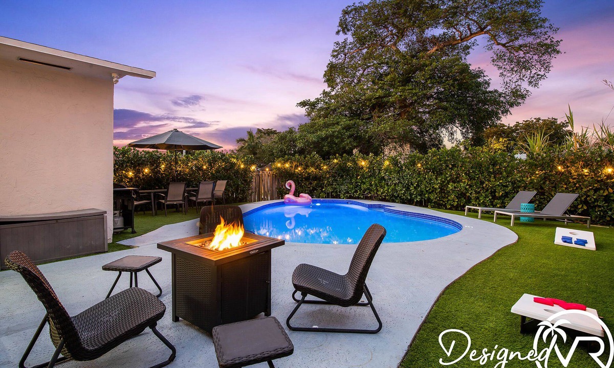Dania Beach House | 4BR retreat w/heated pool, backyard & BBQ grill