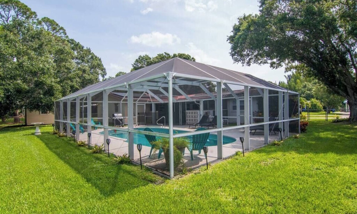 Vero Beach South House | 5/3 Beach Bungalow w/Enclosed Pool in Vero Beach