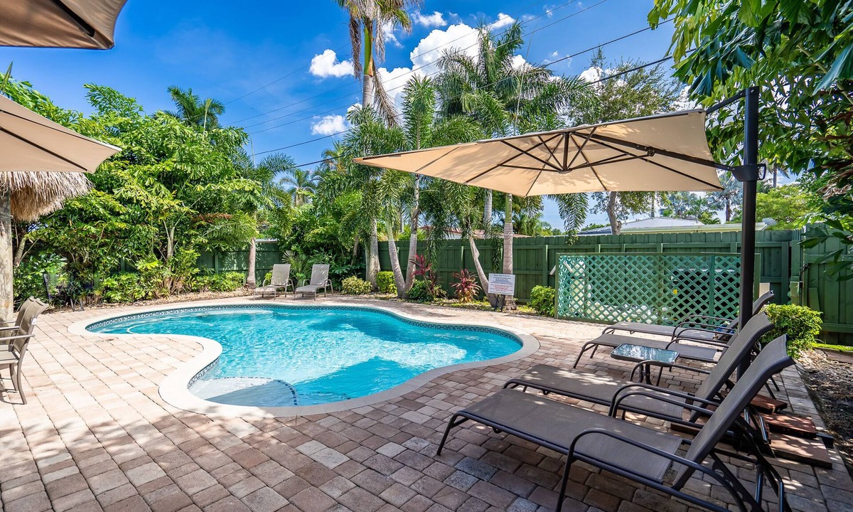 Hollywood Lakes House | 5/4-Heated Pool-Tiki Hut w/BBQ-Boardwalk-Beach 1M