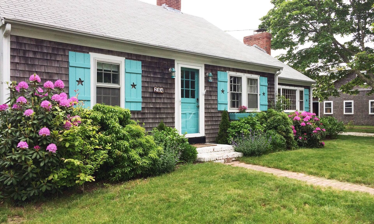 North Chatham House | 5 Bed/2 Bath Sleeps 11. Walk to restaurants, town and more.