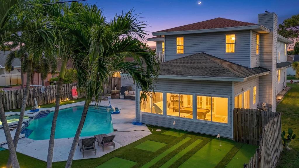 Boynton Beach House | 5-Bed Home with Pool & Mini Golf & Heated Jacuzzi in Boynton Beach