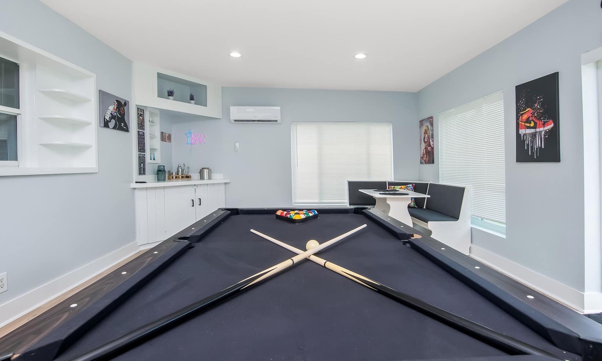 Palm Beach Gardens House | 5BR Ashe Oasis: WiFi, Parking, Near Beach, Game Room, Hot Tub + Free Coffee