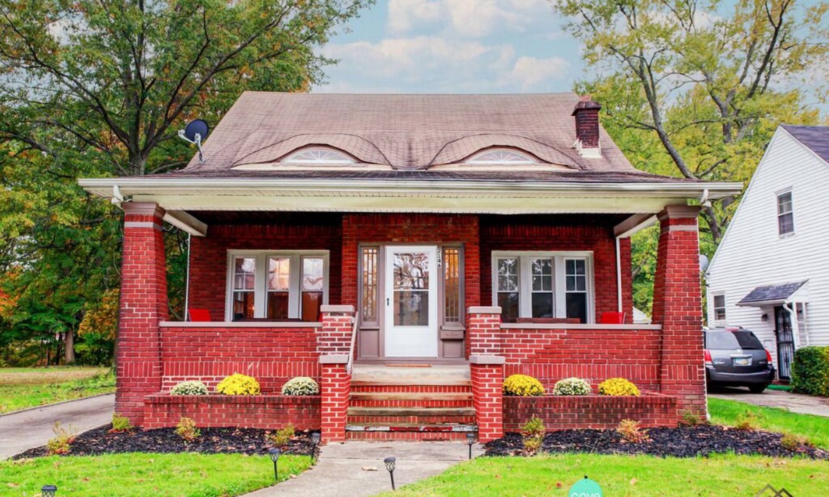 East Cleveland House | 5BR Near UH + Clinic - FULL Bar + Game Room