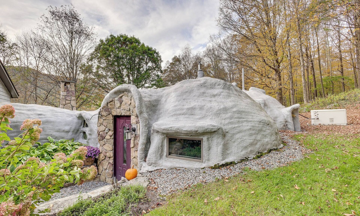 Sandgate Cottage | < 6 Mi to Arlington: 'whimsical Stone Abode!'