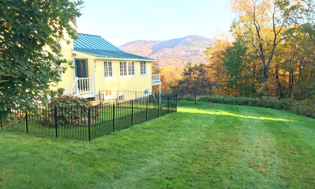 Chittenden House | 6 Minute Walk to Mountain Top Inn 4 BR, Sleeps 10, Pet Friendly, Views & Grill