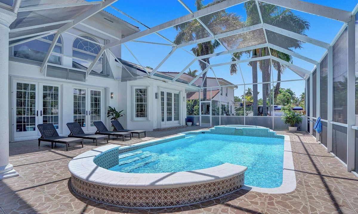 Hollywood Lakes House | 6BR Elegant Hollywood Lakes Mansion with Private Pool & Spa