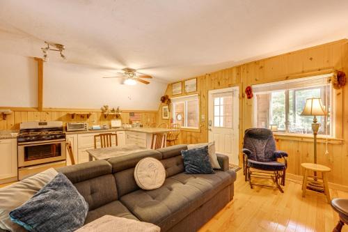 Eidelweiss Village House | 7 Mi to Ski Slopes! Cozy Madison Cabin w/Fire Pit