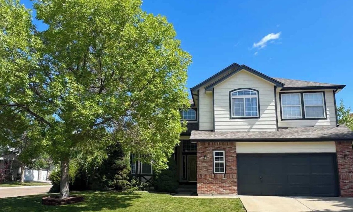 Northglenn House | 7BR-5bath-Near ScenicTrail/Easy Access to Downtown