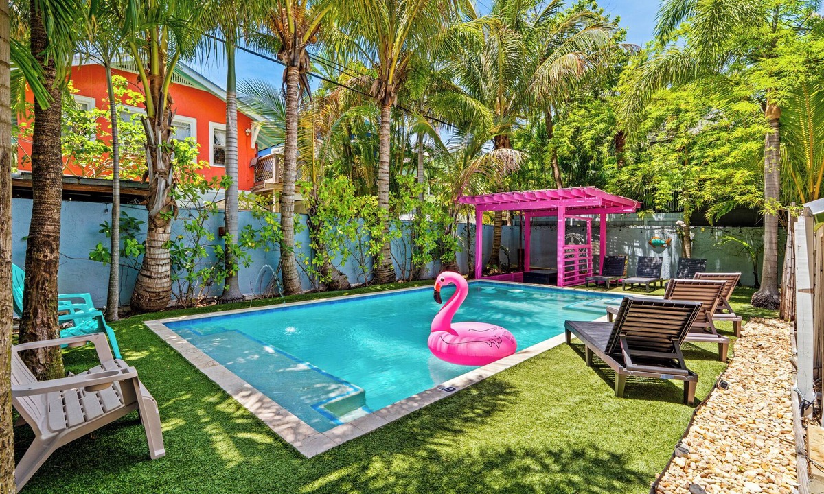 Grandview Heights House | 7BR Resort w/Heated Pool! .5 miles from Downtown!
