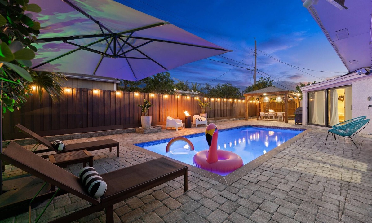 Pompano Beach House | 8 Mins to Beach Front Promenade-Pool-King Bed-BBQ-Games