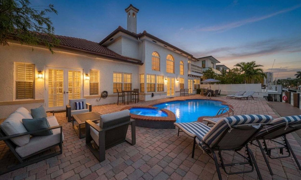 Tropic Isle House | 944 Managed by Brampton Park