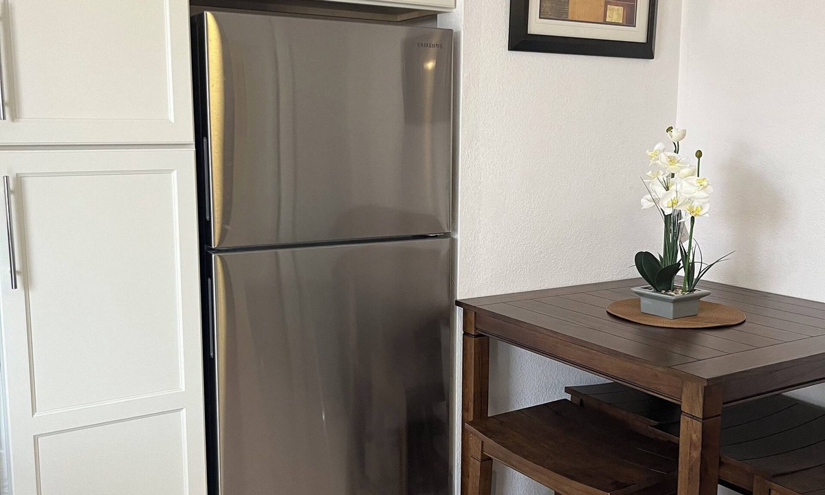 Survey Creek Apartment | A beautiful 1-bed/1 bath with AC and WiFi in a nice neighbor in Coconut Creek.