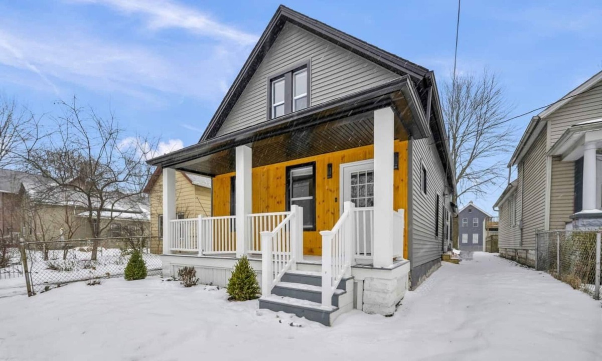 Tremont House | A cozy home away from home when visiting family and friends in town. Laid back, chill and quiet. Inside noises must be maintained as home is very close to adjacent homes.