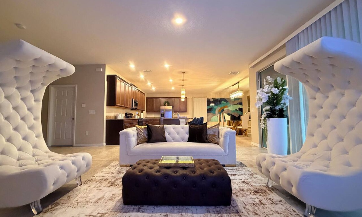 St. Cloud House | A Luxury Stay Designed to Feel Like Home
