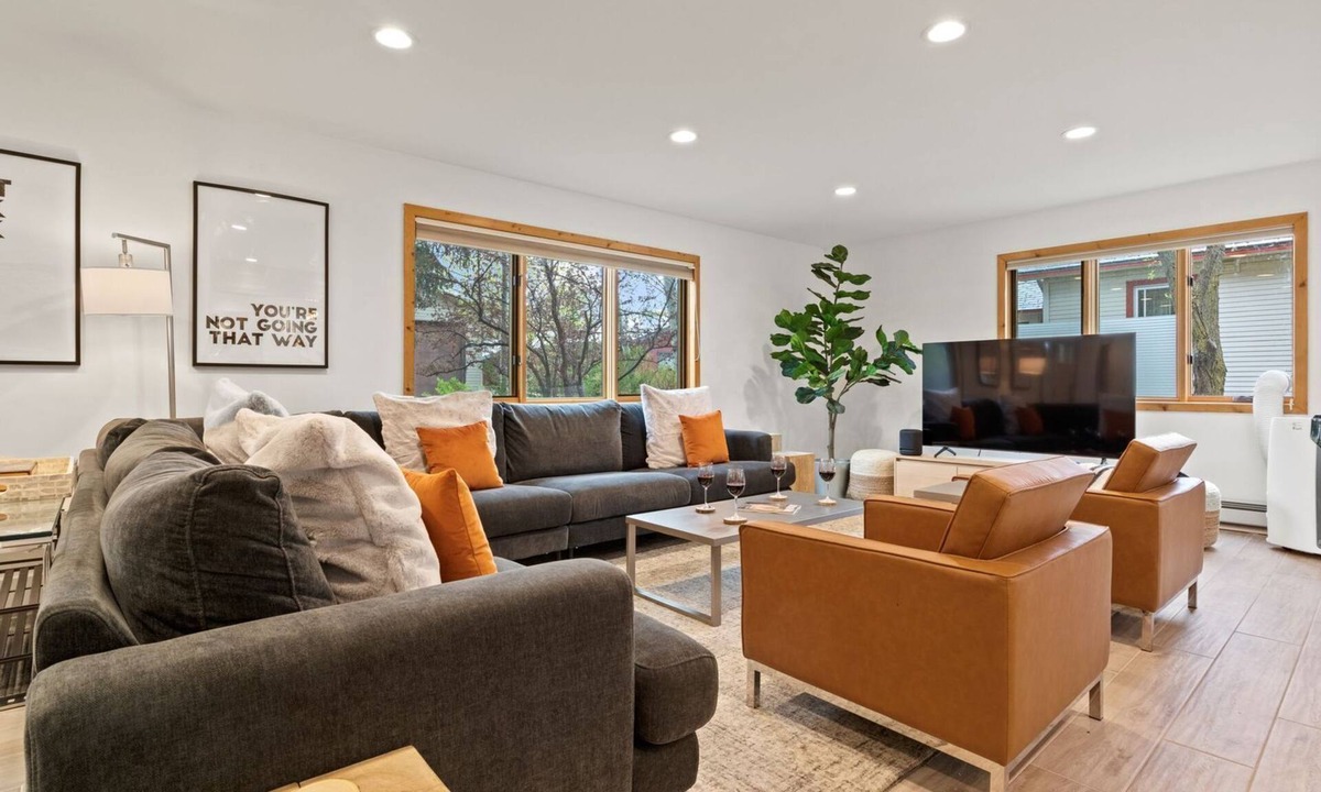 Jackson House | A Spacious Home Walking Distance to Town Square w JH Property Management
