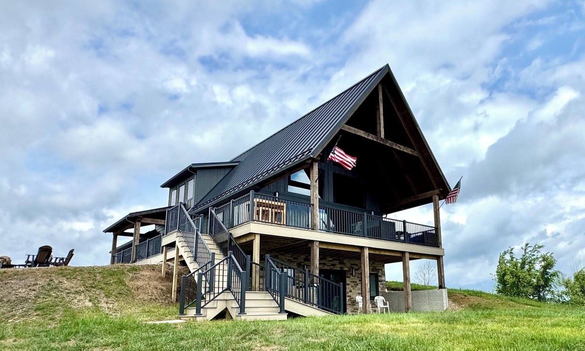 Dresden House | A unique modern farmhouse nestled on 67 rolling acres w/stunning views.
