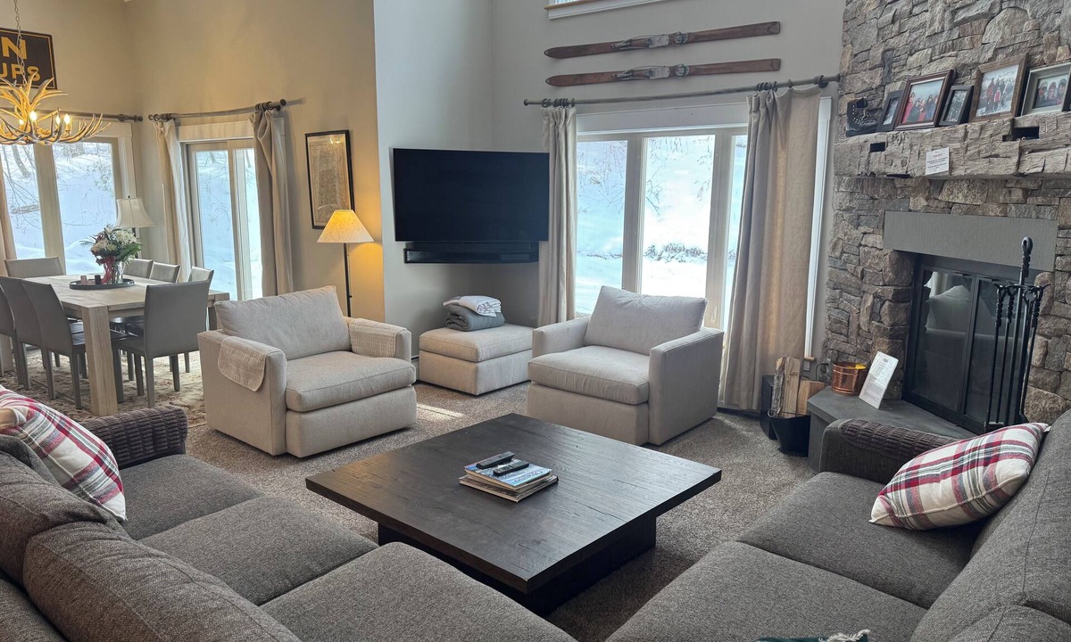 Ludlow House | A1 Solitude.4 BDRM, ski in/out to main Solitude lift, pool/gym access. Parking!