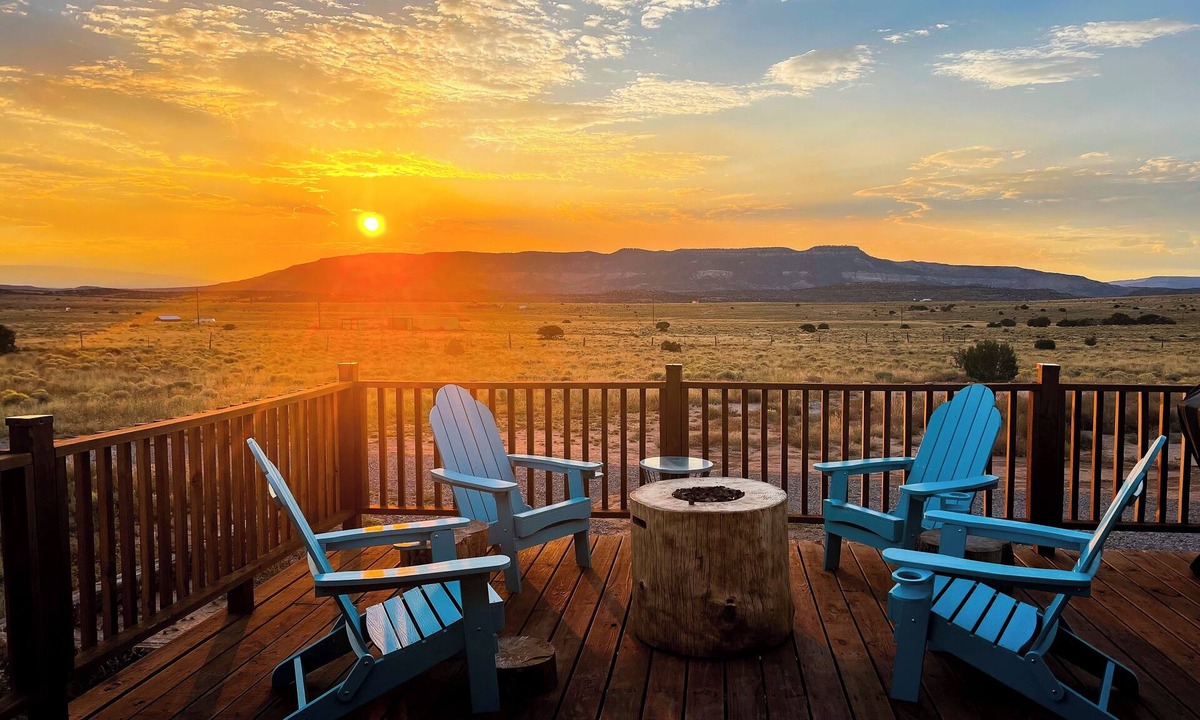 Youngsville House | Abiquiu Lake Retreat- Beautiful views, full kitchen, WiFi ,family friendly home