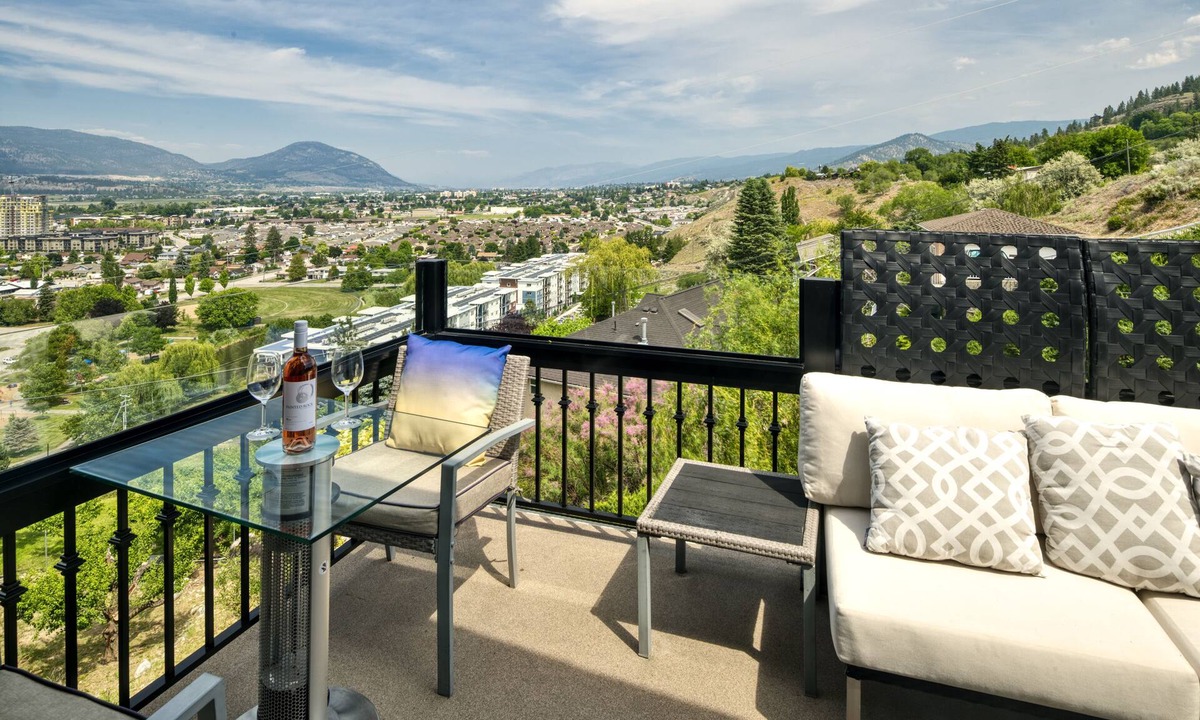 Okanagan-Similkameen House | Above The Beach Guest Suites