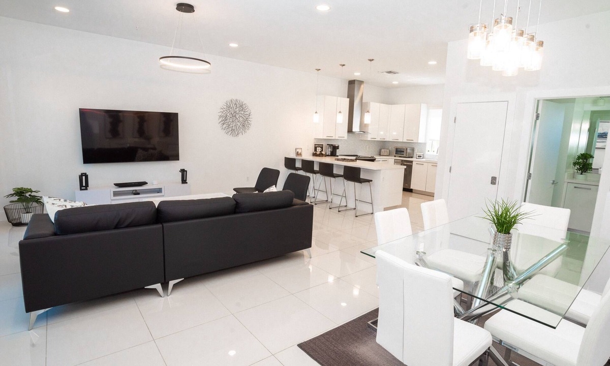 Pompano Beach House | Across the Ocean few steps to beach contemporary 3 Bedroom 3 1/2 Baths townhouse