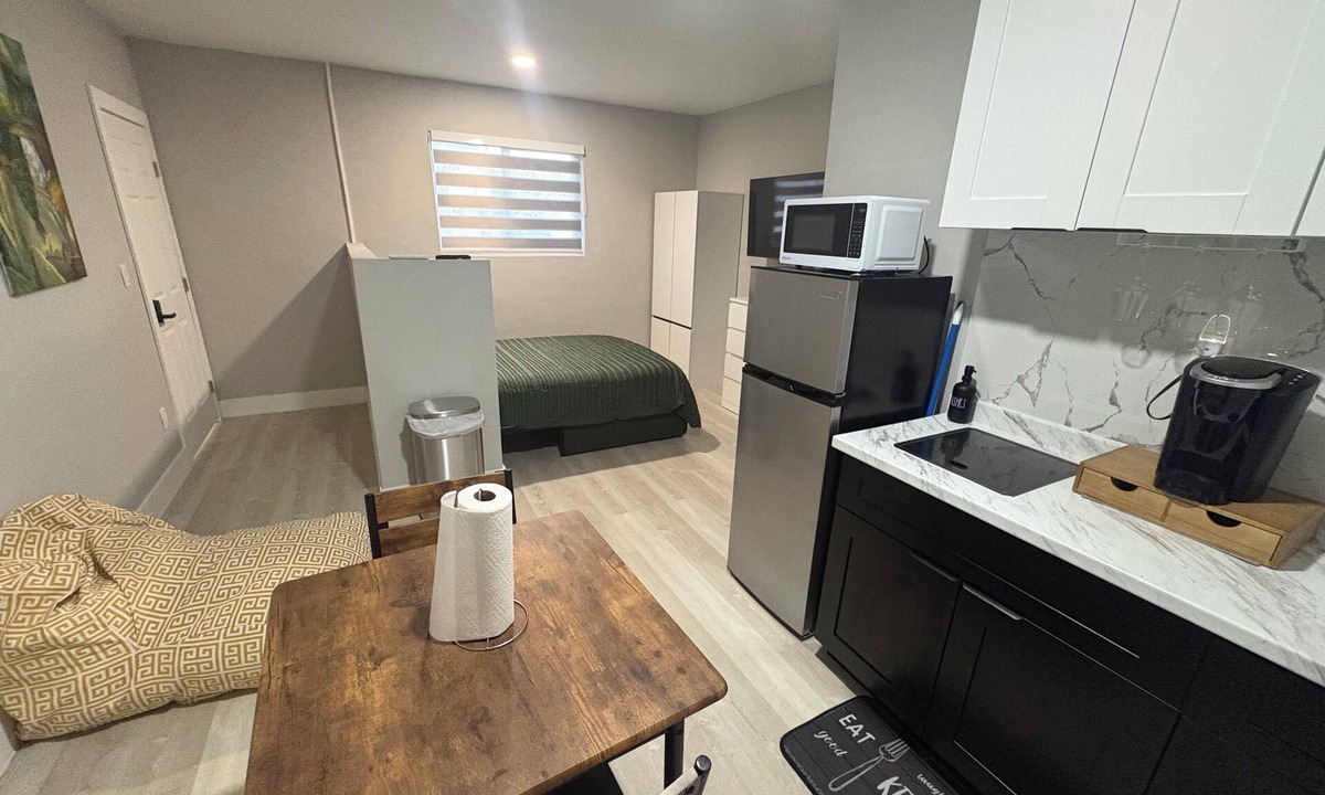 Pembroke Pines Apartment | Adorable 1-bedroom studio with AC in Pembroke Pines