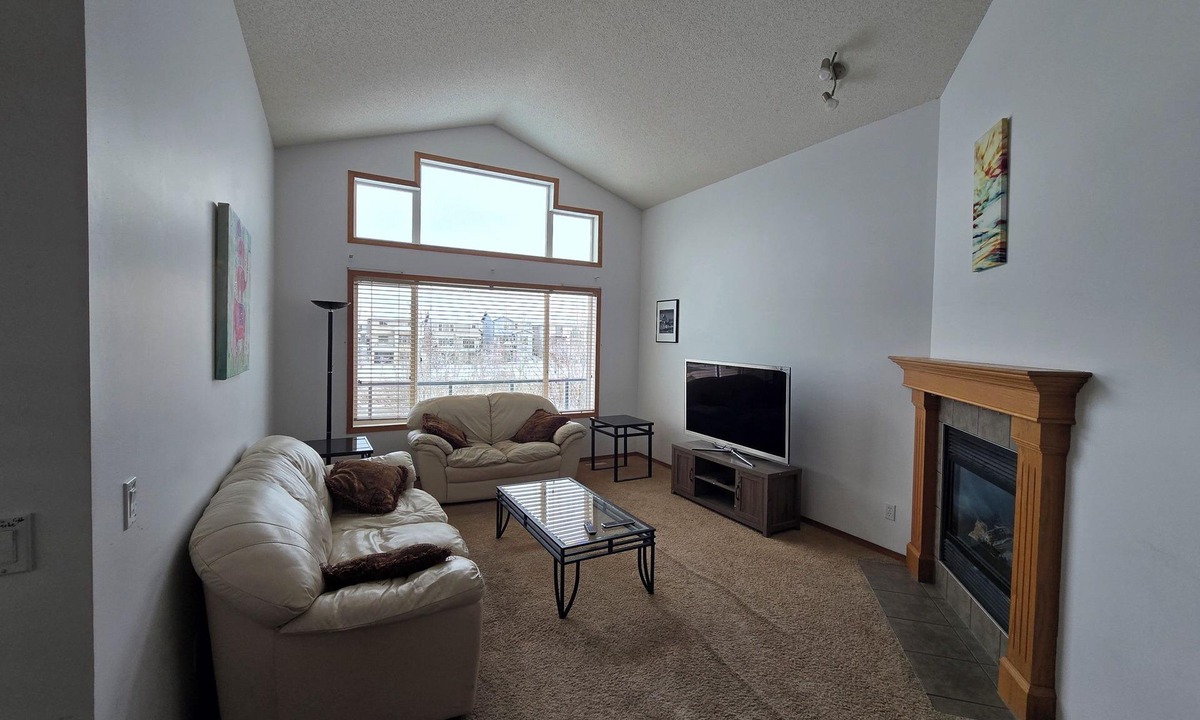 Cranston Villa | Affordable spacious main-floor waterfront villa