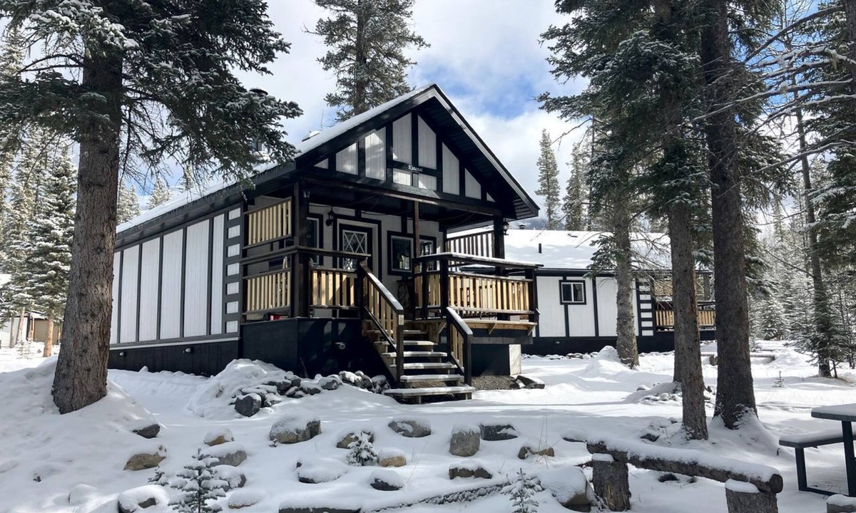 Nordegg House | Airy Mountain Vacation Rental with Stunning Views near Banff, Canada