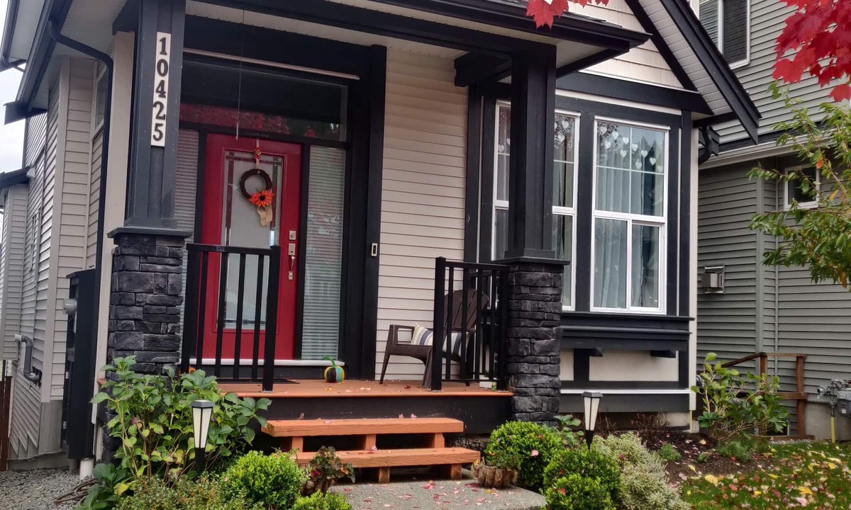 Maple Ridge House | Albion Stay. You will feel like home. Spacious home basement with garden.