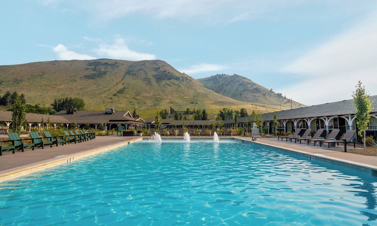 Jackson Hotel | All-Season Pool & Hot Tub at Retro Wyoming Lodge Ideal for Families w/Pets!
