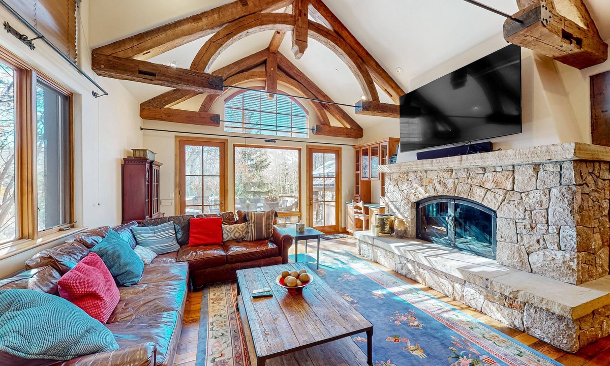 Aspen House | All-suite home with hot tub, patio, grill, chef's kitchen, fireplace, & W/D
