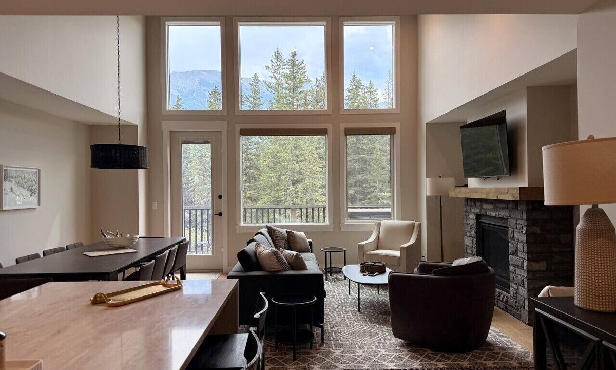 Canmore Villa | All Yours | Luxury Home and Hot Tub
