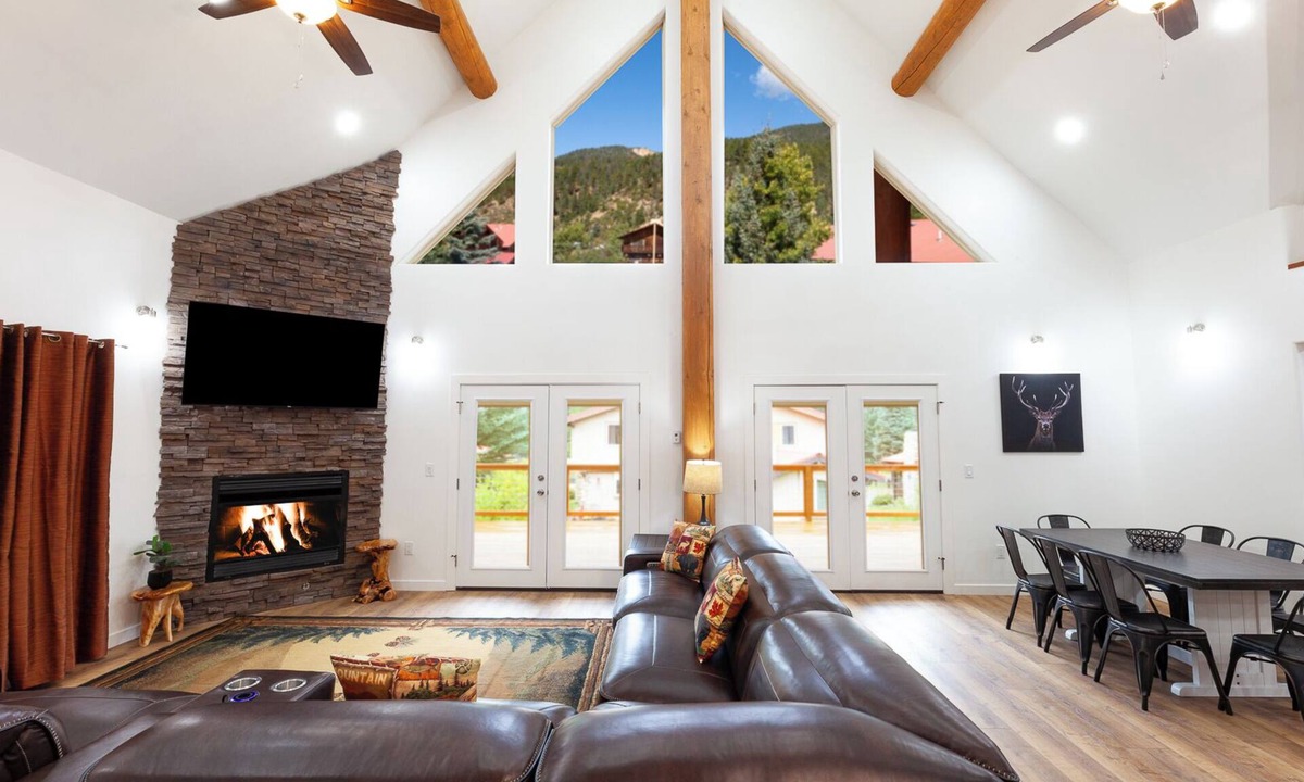 Red River House | Almost Heaven - Newly Built! - In Town - On the River - WiFi - Grill - Mountain