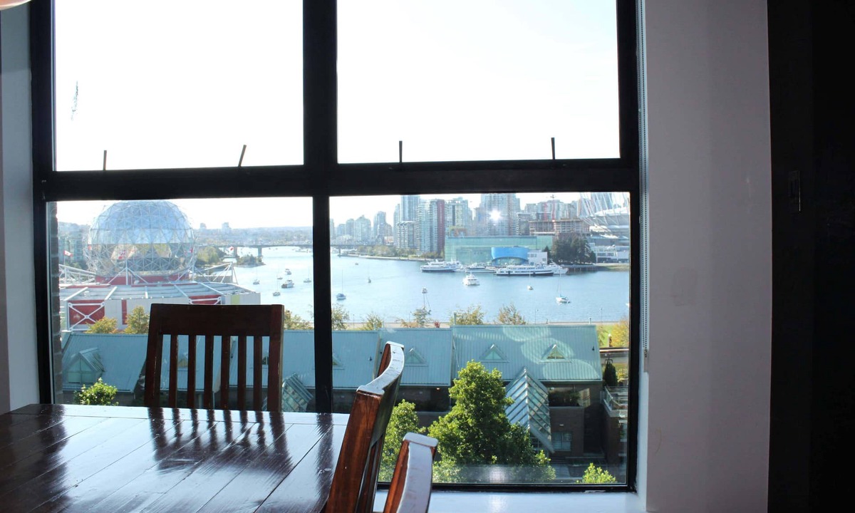Central Condo | Amazing Ocean and Mountain views 3 bedroom.