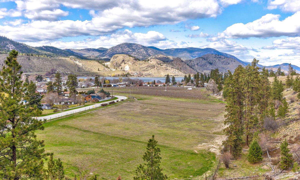 Okanagan-Similkameen House | Amazing Updated Lake & Mountain View Home
