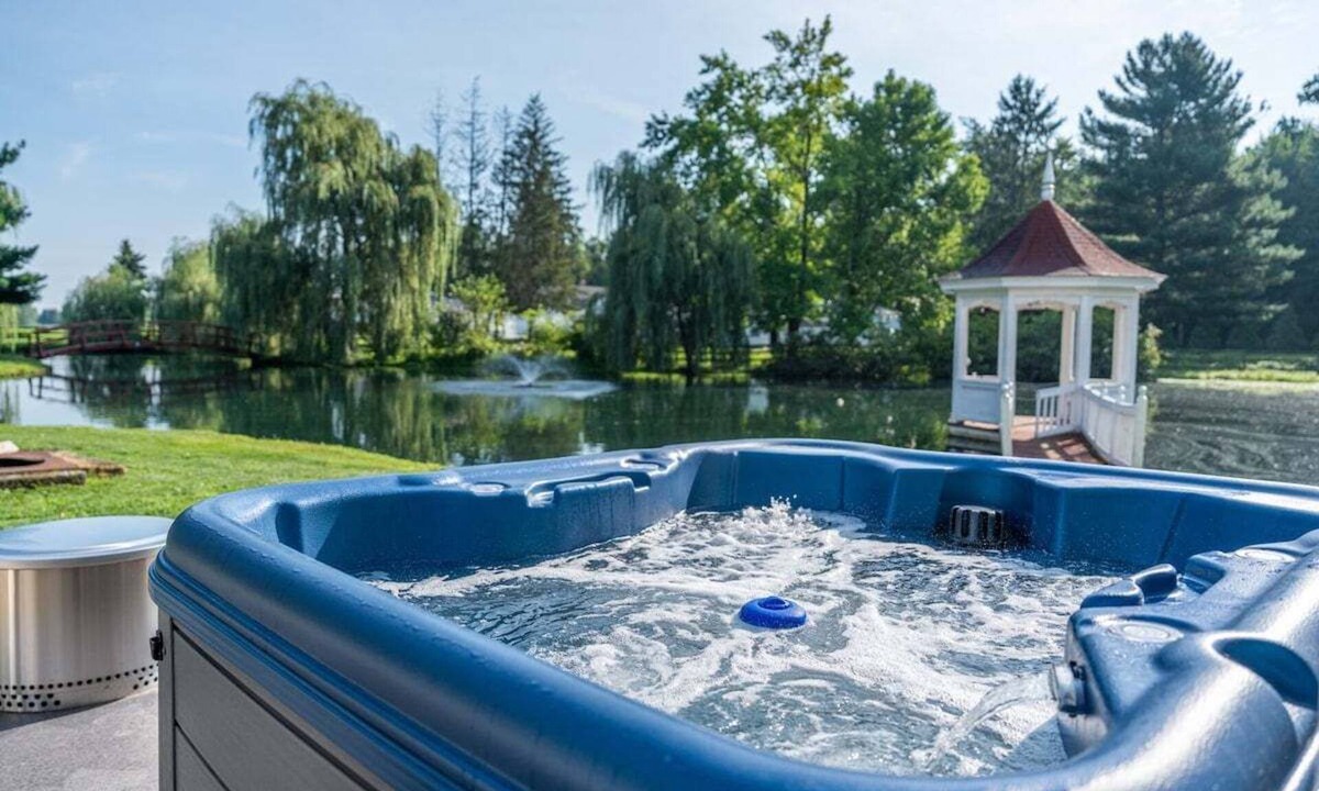 Orrville House | Amish Country Getaway w/Hot Tub & Views