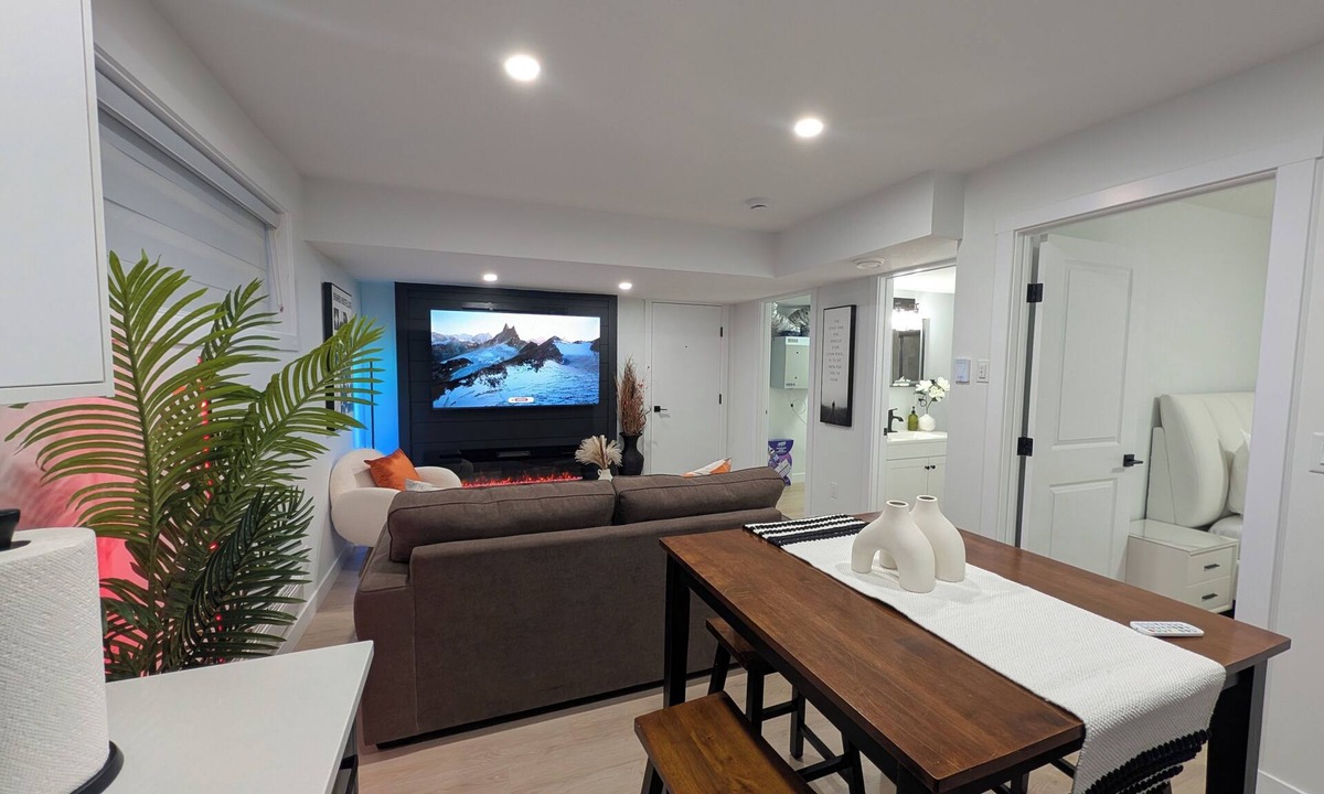 Regina House | An Exquisite One-Bedroom Guest Suite.