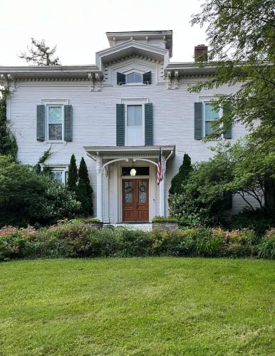 Rutland Bed & Breakfast | Antique Mansion B & B
