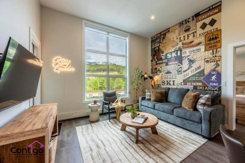 Golden House | Apres Ski, DT, MtnView, TopFloor, AC, Sleeps 6