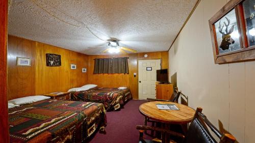Red River House | Arrowhead 06