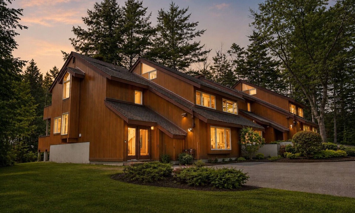 Bartlett Villa | Attitash Heights | Ski in/out Getaway with Pool