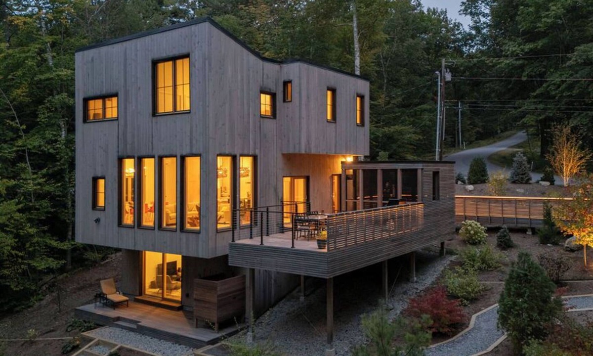 Meredith House | Award Winning Lake Waukewan Home sleeps 10 featured in Forbes Magazine