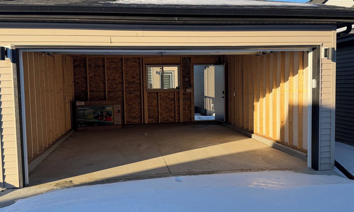 Southwest Edmonton House | B-signature AIR B and B 20mins from EDM Airport