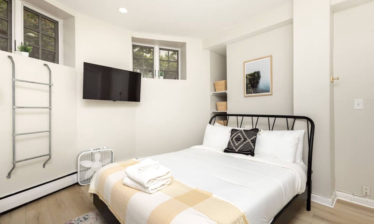 Prudential - St. Botolph Apartment | Back Bay Simple Studio Apartment