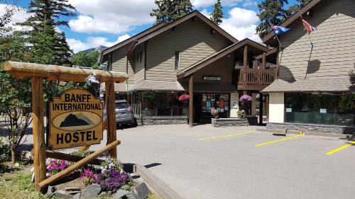 Banff Hostel | Banff International Hostel