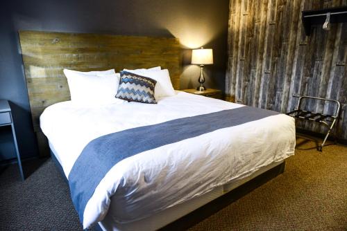 Assiniboia Hotel | Bar-B Inn