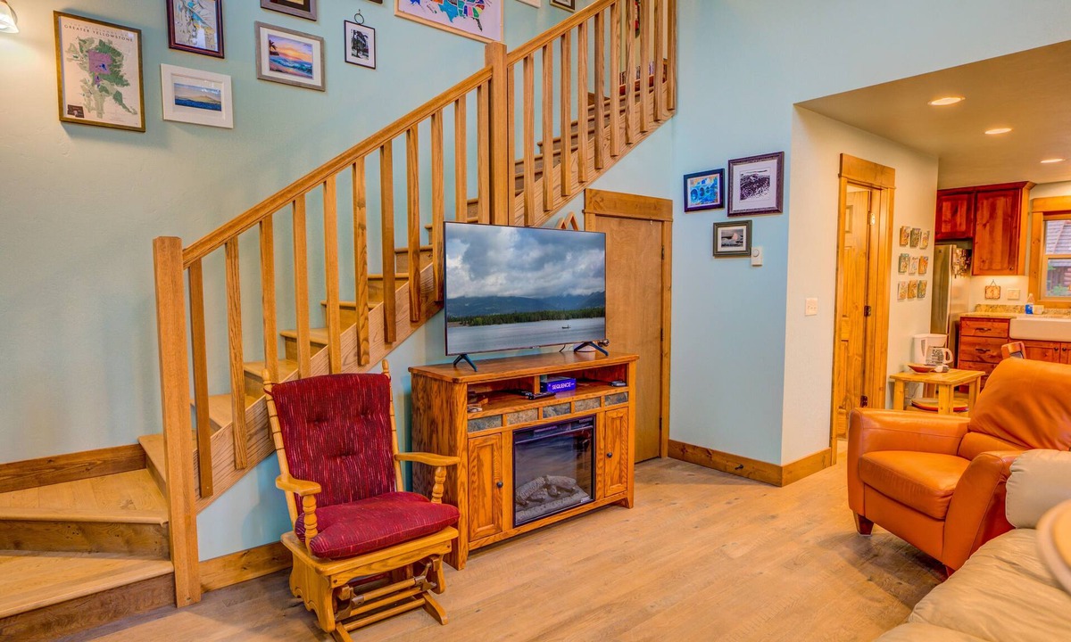 West Yellowstone House | Barnes on Boundary Unit B